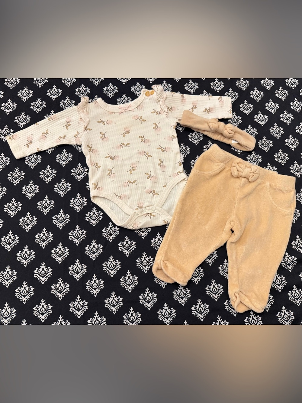 Tahari Baby Girl 3 Piece Outfit Set 3-6M Organic Cotton Floral Bodysuit Pants